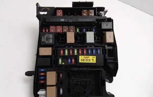 KIA Ceed Fuse box set 91220A2463 1879001316