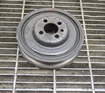 Skoda Octavia Mk2 (1Z) Crankshaft pulley 038105243M