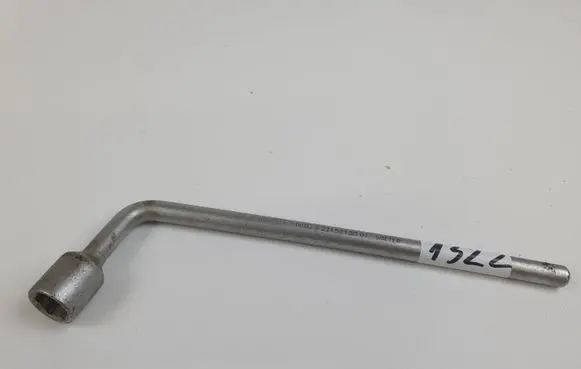 Mercedes-Benz CLS C219 Wheel nut wrench A2215810001
