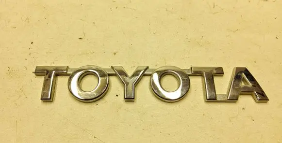 Toyota Hilux (AN120, AN130) Manufacturers badge/model letters 