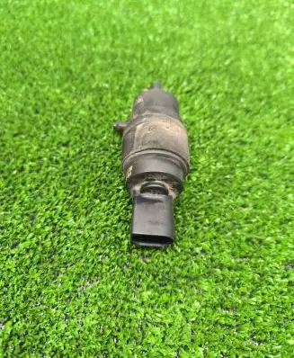 Audi A7 S7 4G Windscreen/windshield washer pump 8K5955647