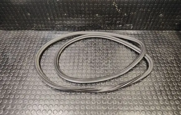 Audi A8 S8 D4 4H Front door rubber seal 