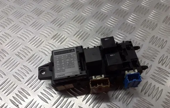 Volvo S40 Fuse box cover 30889989