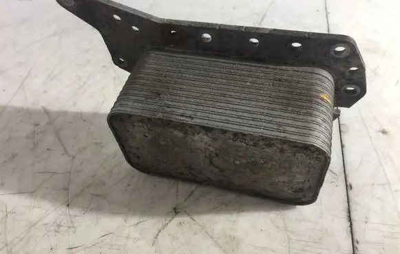 Nissan Qashqai Oil filter mounting bracket