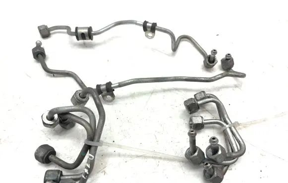 Fuel injector supply line/pipe