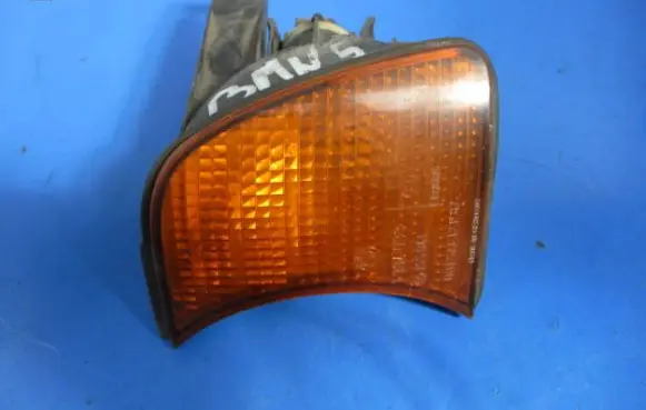 BMW 5 E34 Front indicator light 1384033