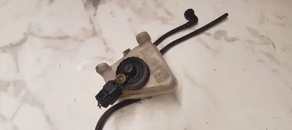 Ford Focus Brake fluid reservoir 98AB2C217AC L481485