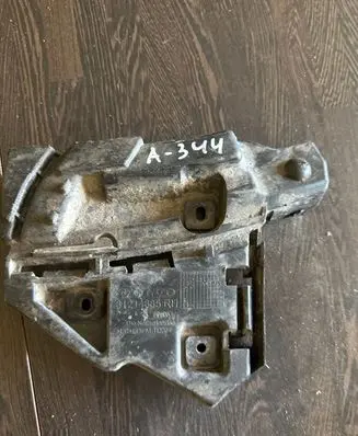 Volvo C30 Fender mounting bracket 31214885