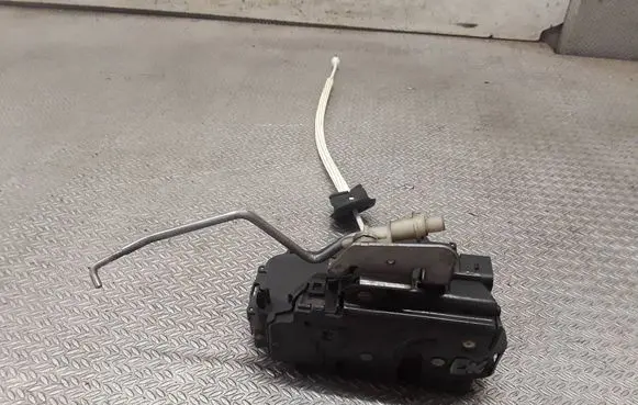 Audi A2 Front door lock 8Z1837016E
