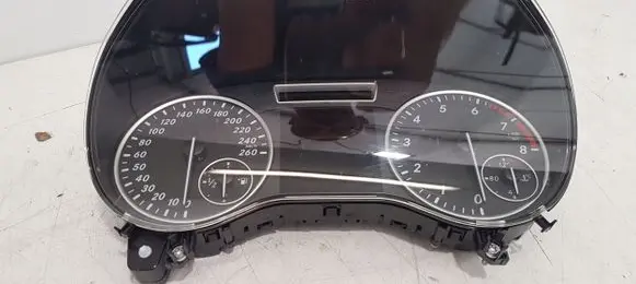 Mercedes-Benz A W176 Speedometer (instrument cluster) A1769008101