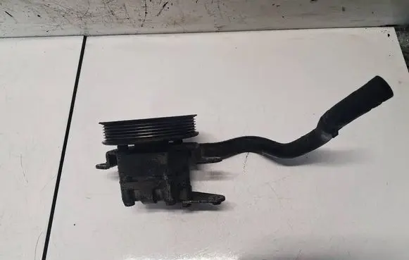 Nissan X-Trail T30 Power steering pump 
