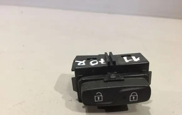 Volvo V60 Central locking switch button 31318989 11W144