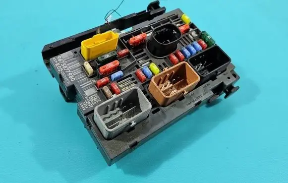 Peugeot 5008 Central body control module 9675877980 IMPRK1553426