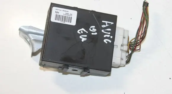 Toyota Avensis T220 Door control unit/module 8974105040