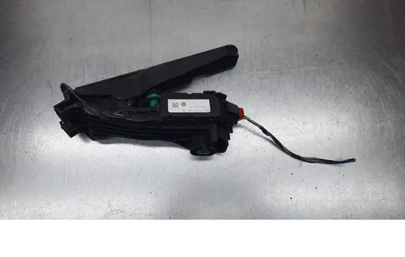 Volkswagen PASSAT B6 Accelerator pedal position sensor 1K1723503L