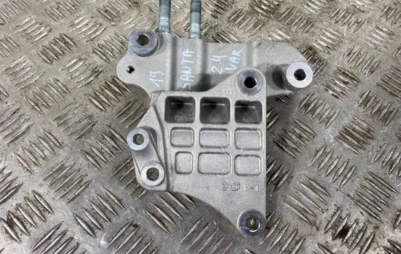 Hyundai Santa Fe Engine mounting bracket NF2J