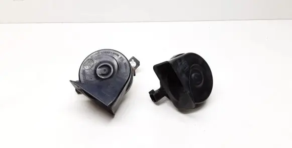 Volvo V70 Horn signal 08635072 08635071