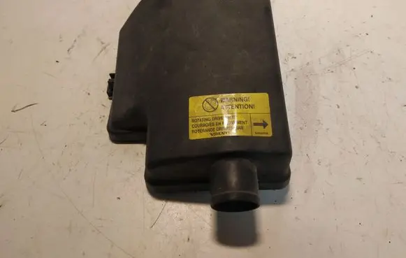 Volvo V70 Fuse box cover 8651137