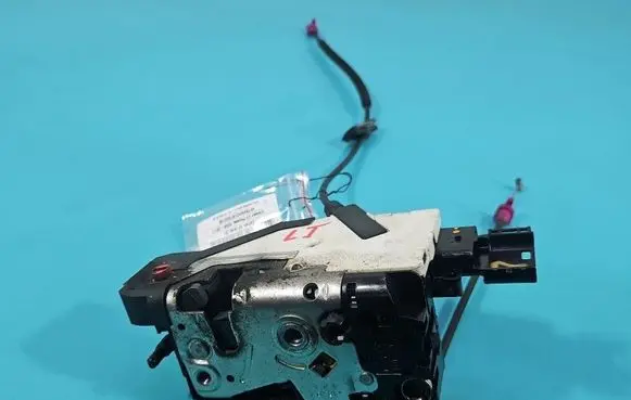 Citroen C3 Picasso Rear door lock 24087816 IMPRK1574165
