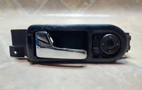 Volkswagen PASSAT B5 Front door interior handle 3B1837113