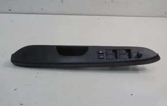 Suzuki SX4 Electric window control switch 8372579J10