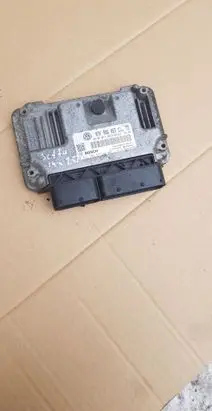 Volkswagen Jetta VI Engine control unit/module 07K906055CJ 0261S06932