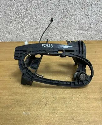 BMW 7 E65 E66 Front door exterior handle/bracket 7013702706 F6483