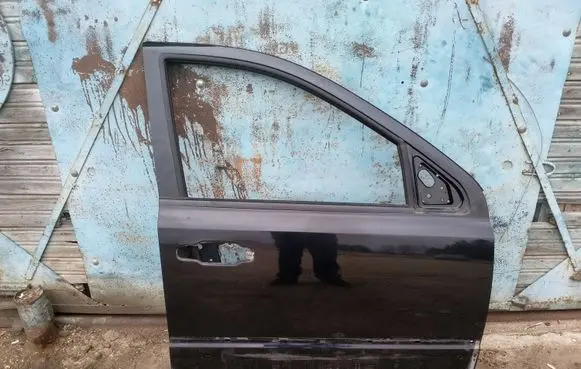 KIA Sorento Front door