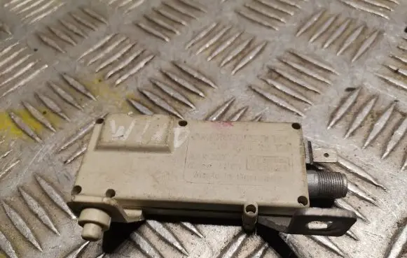 Mercedes-Benz E W210 Aerial antenna amplifier 2108203989