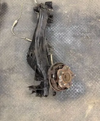 Rear wheel hub