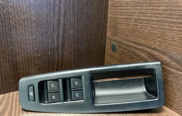 Volkswagen Polo Electric window control switch 6Q1867171F