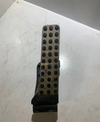 Mercedes-Benz E W213 Accelerator throttle pedal A2053000104