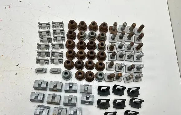 Volkswagen Transporter - Caravelle T5 Nuts/bolts 