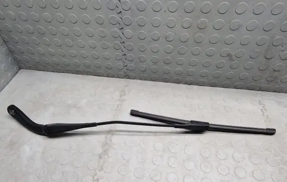 BMW 1 F20 F21 Front wiper blade arm 7239520