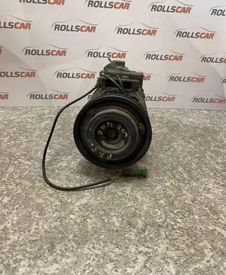 Volkswagen PASSAT B5.5 Air conditioning (A/C) compressor (pump) 8D0260805J