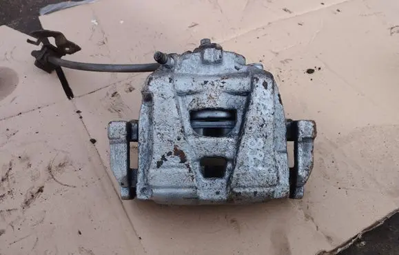 Volkswagen Tiguan Front brake caliper