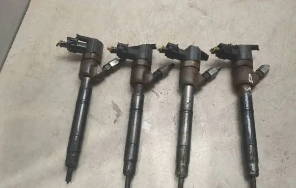 KIA Carens III Fuel injectors set 0445110411