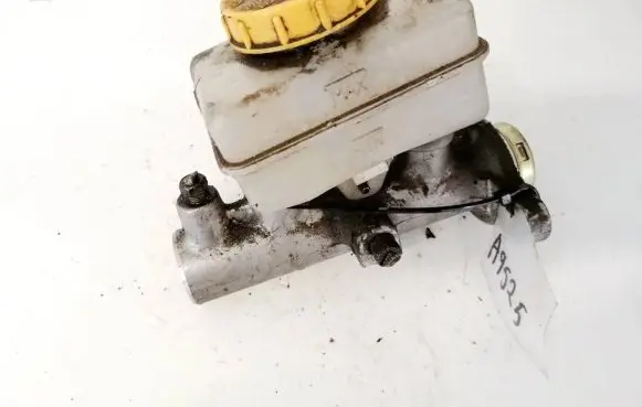 Subaru Legacy Master brake cylinder