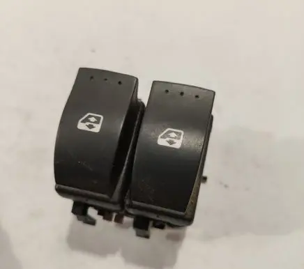 Renault Laguna II Electric window control switch 015085D