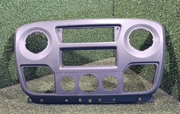 Renault Master III Dashboard center trim panel 682600025R