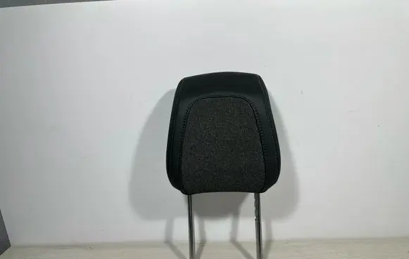 Peugeot 5008 Front seat headrest 