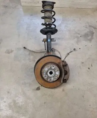 Nissan X-Trail T32 Front wheel hub spindle knuckle