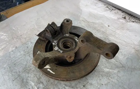 Mercedes-Benz Vito Viano W638 Front wheel hub spindle knuckle 6383320225 6383320226