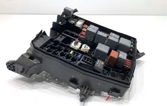 Toyota Auris E180 Fuse box set 