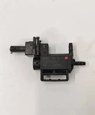 Mercedes-Benz E W212 Turbo solenoid valve 0025401897 14T087 72235500