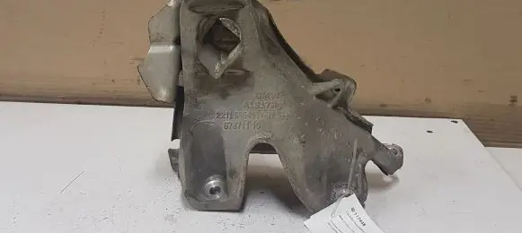 BMW 5 F10 F11 Engine mounting bracket 686461401 67871110