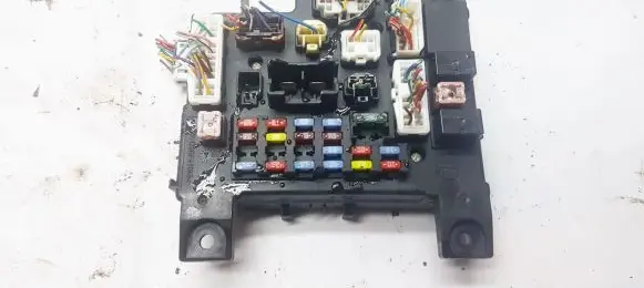 Citroen C-Crosser Fuse box set 8637a319 00562993