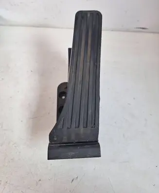 Mercedes-Benz C W204 Accelerator throttle pedal A2043000004 0288 131007