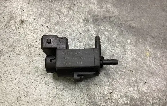 Volvo XC70 Turbo solenoid valve 30611668 72224010 04T191
