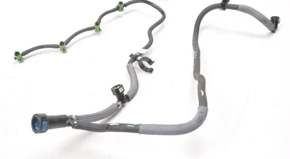 Volvo XC90 Fuel injector supply line/pipe 32242464